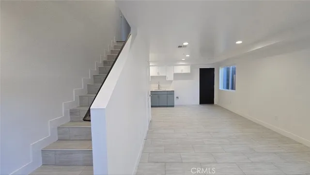 a view of entryway and kitchen