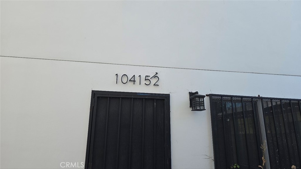 10415 1/2 Avalon Boulevard Los Angeles, CA 90003 - Photo 3 of 24 a close up of a wall
