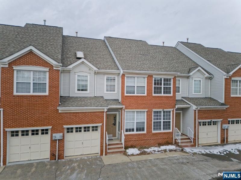 28 Gordon Circle Parsippany, NJ 07054 - Photo 1 of 33