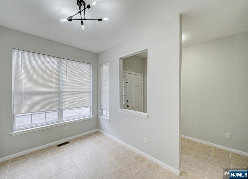 28 Gordon Circle Parsippany, NJ 07054 - Photo 5 of 33