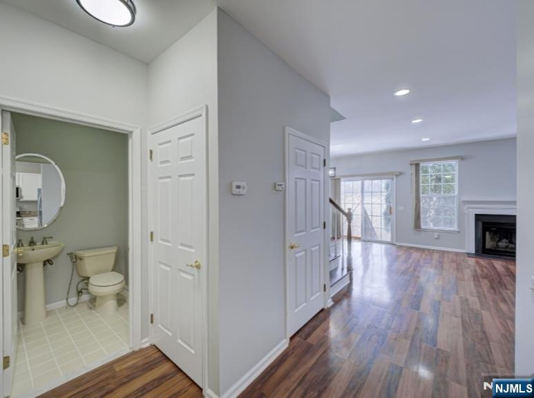 28 Gordon Circle Parsippany, NJ 07054 - Photo 9 of 33