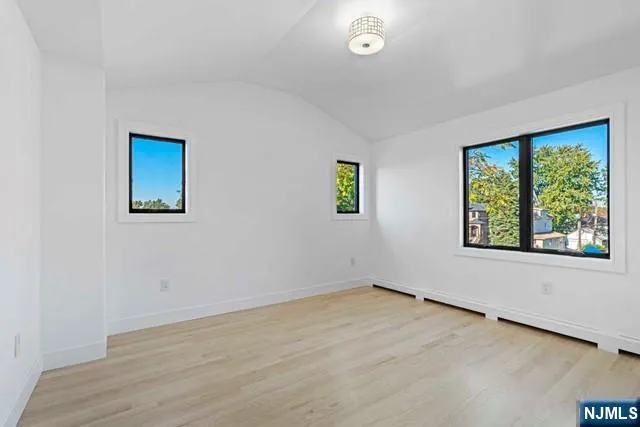 $7,800 | 425 Grandview Place, Fort Lee, NJ 07024