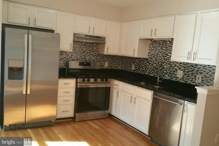 6367 Racetec Place Springfield, VA 22150 - Photo 12 of 25 a kitchen with a refrigerator and a stove