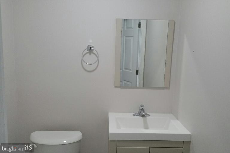 6367 Racetec Place Springfield, VA 22150 - Photo 22 of 25 a bathroom with a sink mirror and toilet