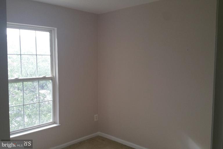 6367 Racetec Place Springfield, VA 22150 - Photo 5 of 25 an empty room with a window