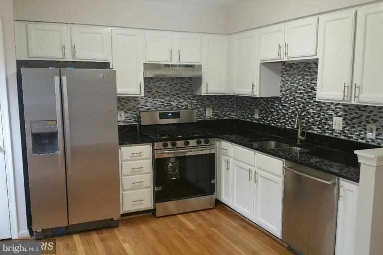 6367 Racetec Place Springfield, VA 22150 - Photo 10 of 25 a kitchen with a refrigerator and a stove