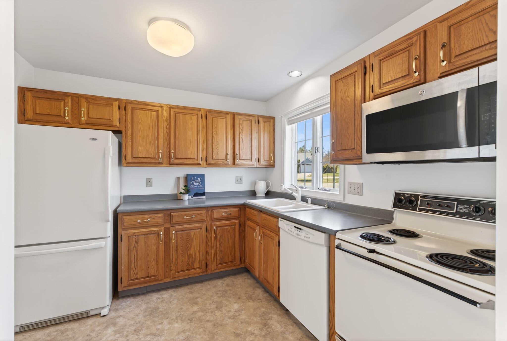 2 Linden Court, Unit 2 Cumberland Center, ME 04021 - Photo 5 of 10 4_DSC00413