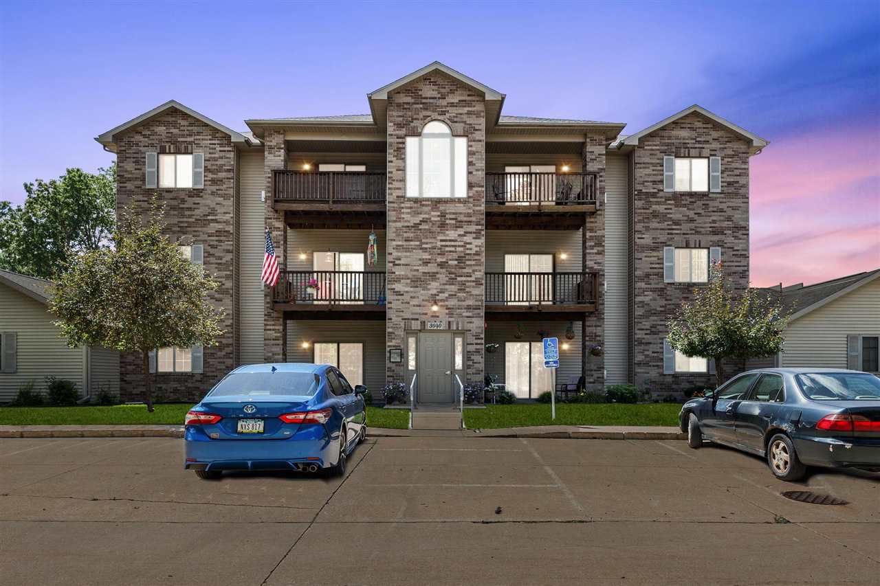 3040 Center Point Road Northeast, Unit 101 Cedar Rapids, IA 52402 - Photo 3 of 26 Gallery Image 3