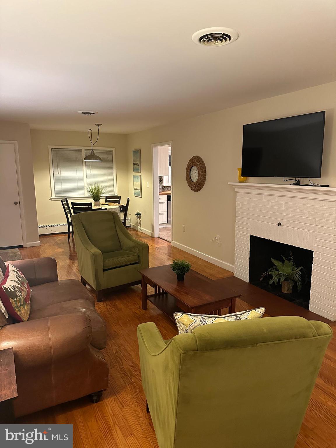 8754 Signal Hill Road Manassas, VA 20110 - Photo 4 of 15