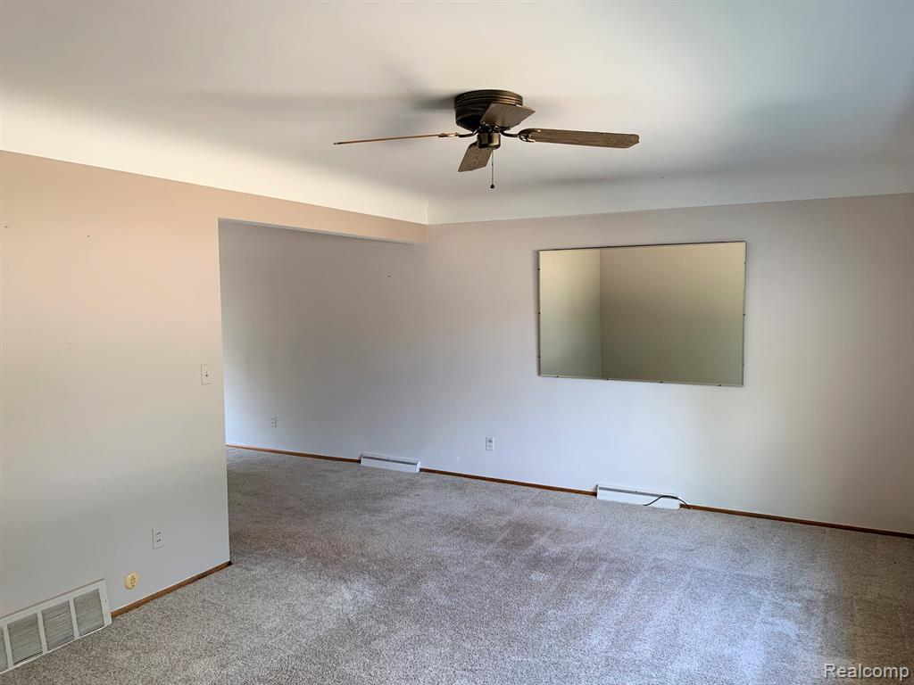 2401 Riverside Drive Port Huron, MI 48060 - Photo 4 of 29