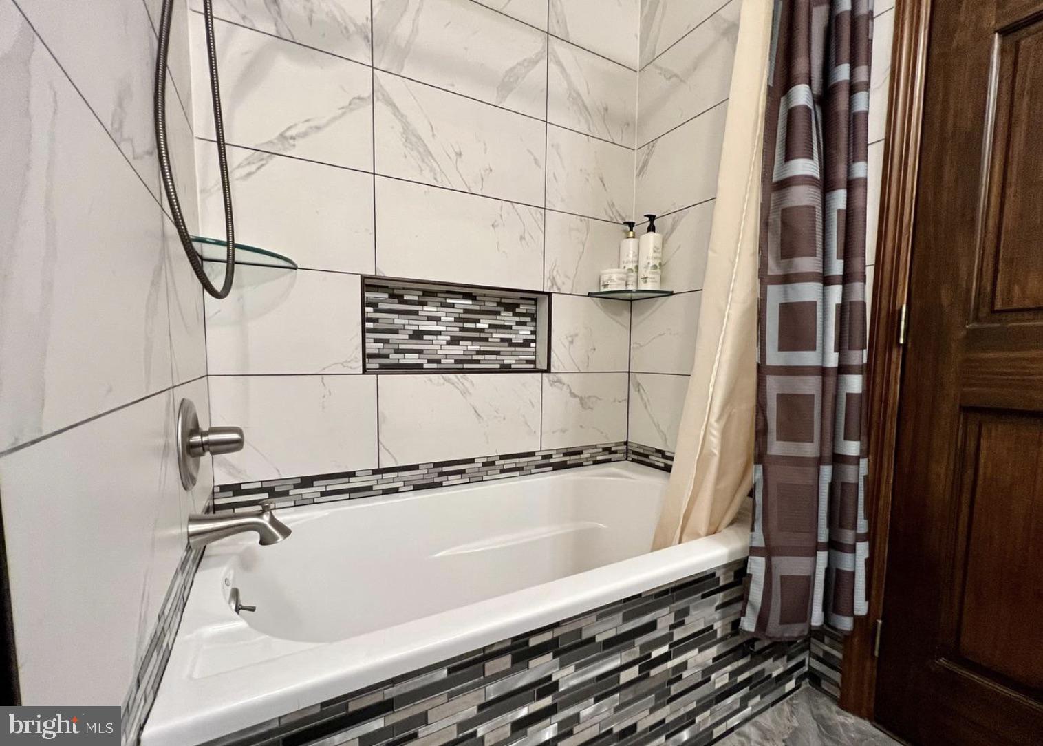 52 Sandpiper Drive Voorhees, NJ 08043 - Photo 19 of 26 a bathroom with bathtub and shower