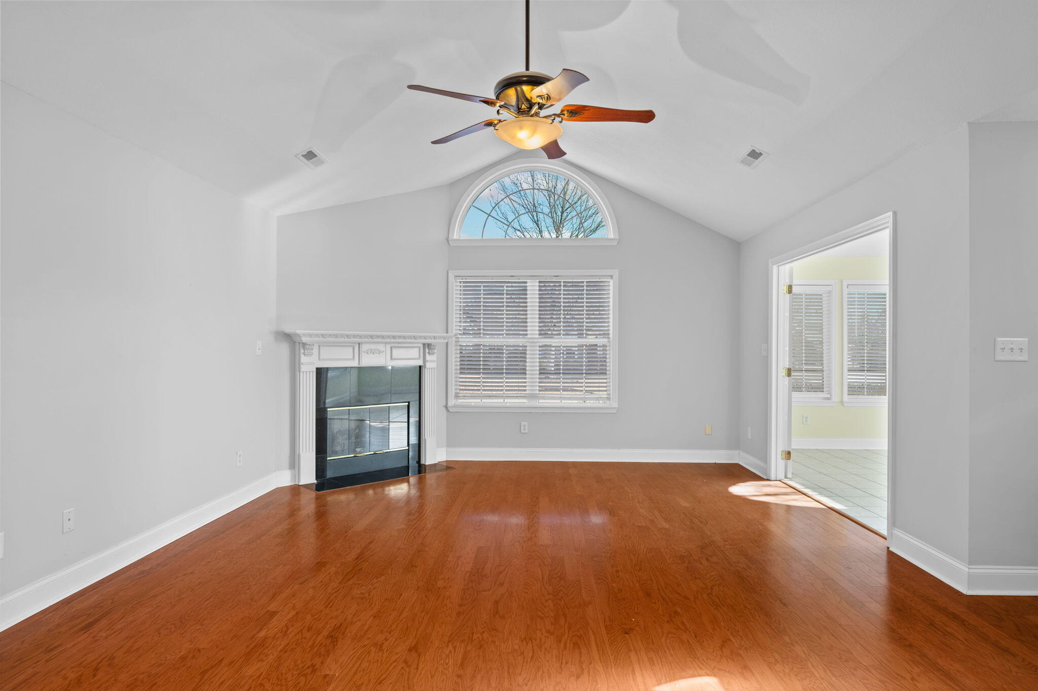 2541 Baskette Way Chattanooga, TN 37421 - Photo 7 of 24 36-web-or-mls-DSC_8114