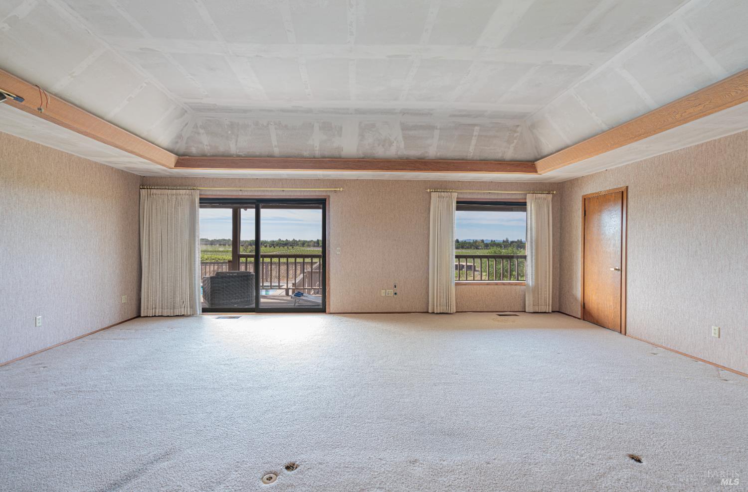 590 Pleasant Avenue Santa Rosa, CA 95403 - Photo 31 of 84 an empty room with windows
