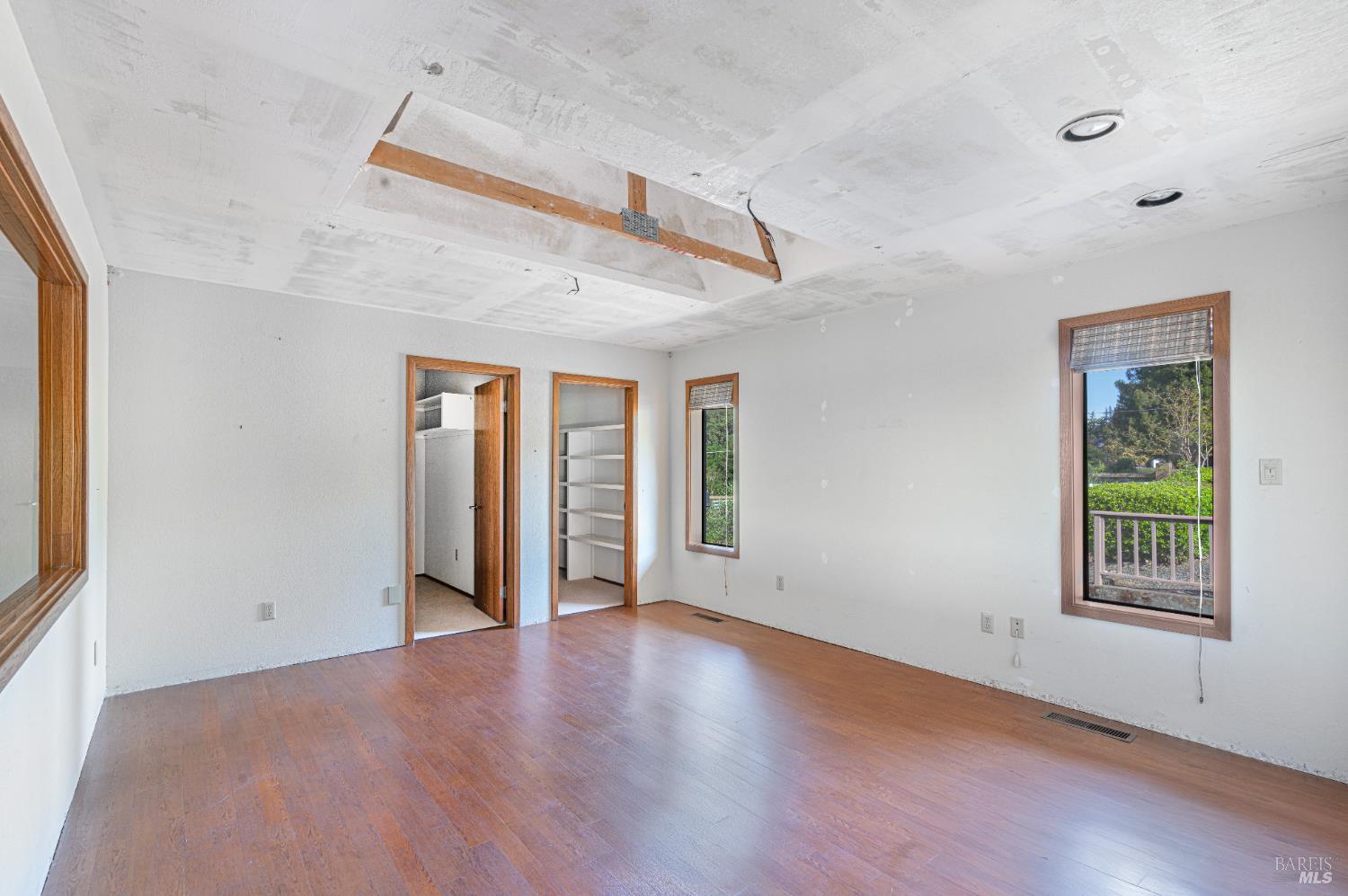 590 Pleasant Avenue Santa Rosa, CA 95403 - Photo 36 of 84 an empty room with wooden floor and windows