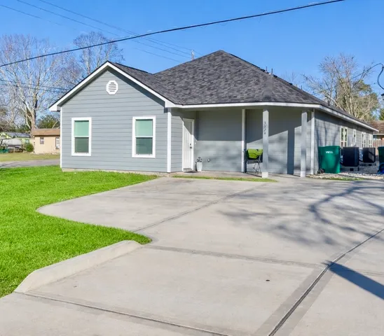 $389,990 | 207 South Campbell Street, Unit A/B, Willis, TX 77378