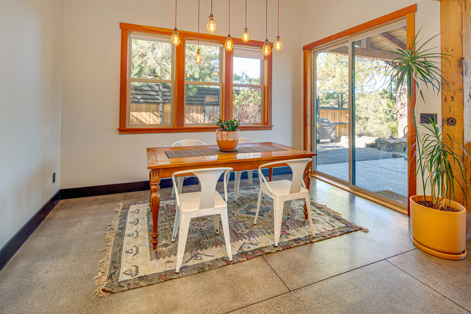 18776 Choctaw Road Bend, OR 97702 - Photo 8 of 52 Dining Room