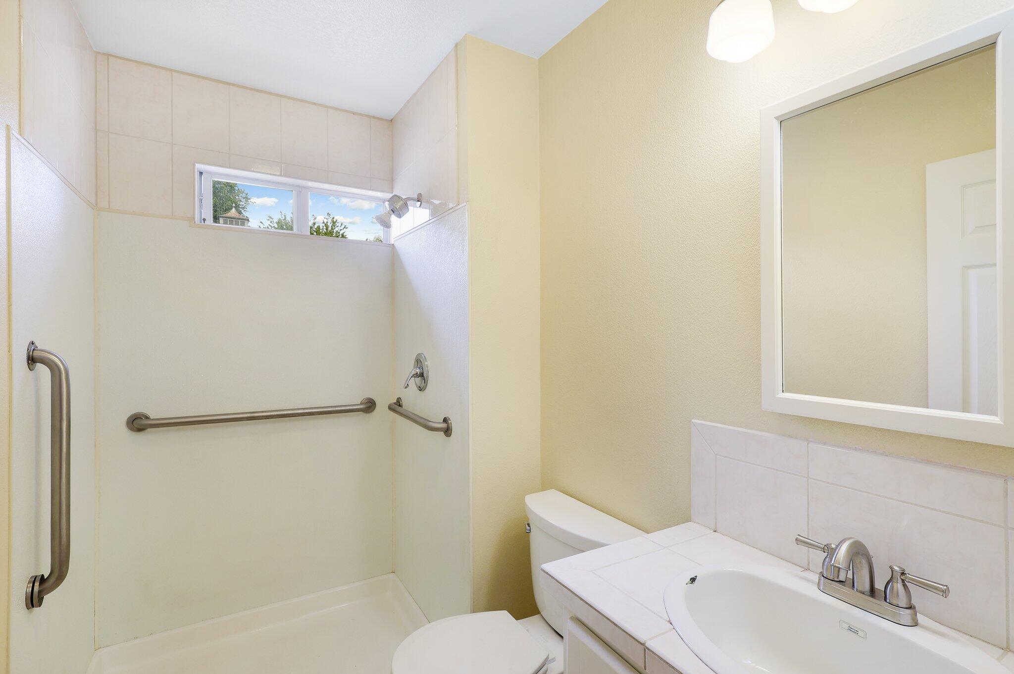 754 Ridge Road Redding, CA 96003 - Photo 12 of 29 15-web-or-mls-8Q0A1297