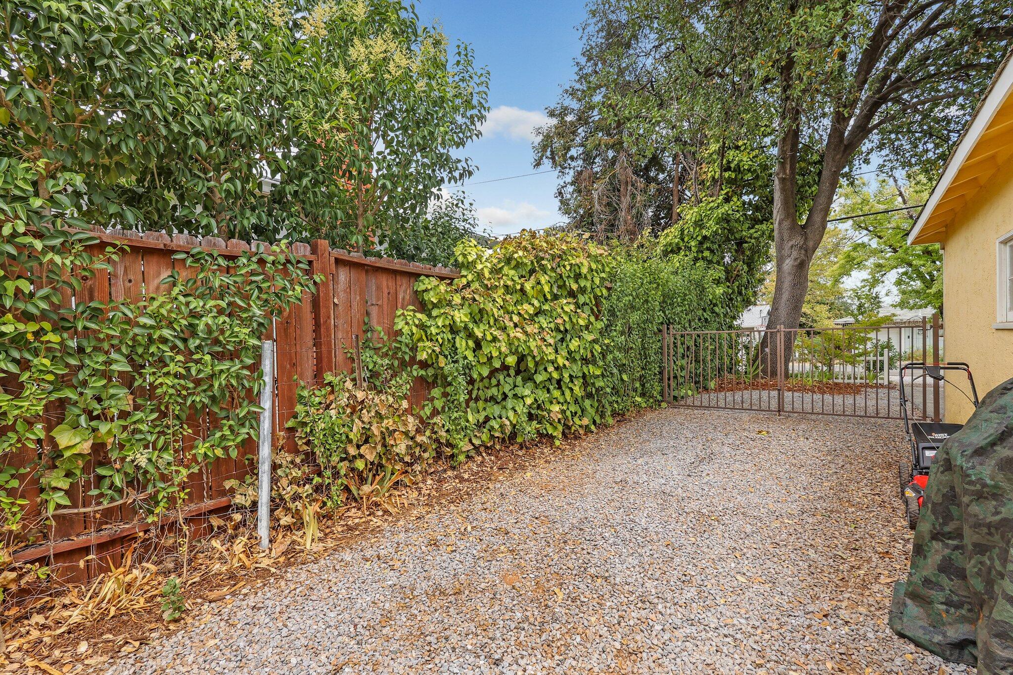 754 Ridge Road Redding, CA 96003 - Photo 22 of 29 26-web-or-mls-8Q0A1382