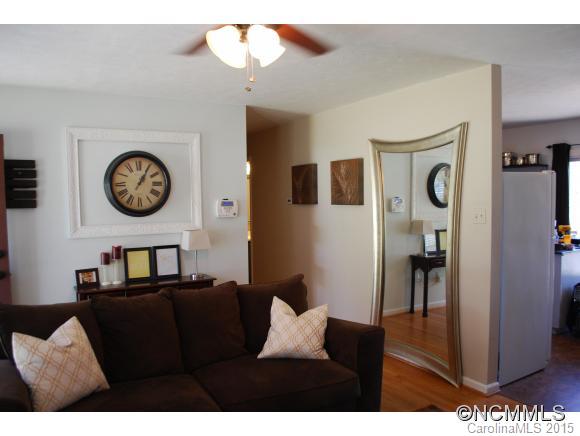 23 Hillview Road Asheville, NC 28805 - Photo 3 of 18 Gallery Image 3