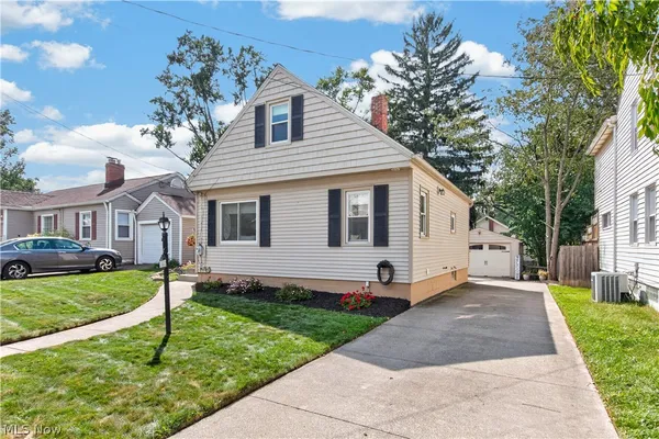 $189,900 | 1848 17th Street, Cuyahoga Falls, OH 44223