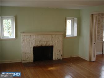 347 Montier Road Glenside, PA 19038 - Photo 2 of 12 Living Room