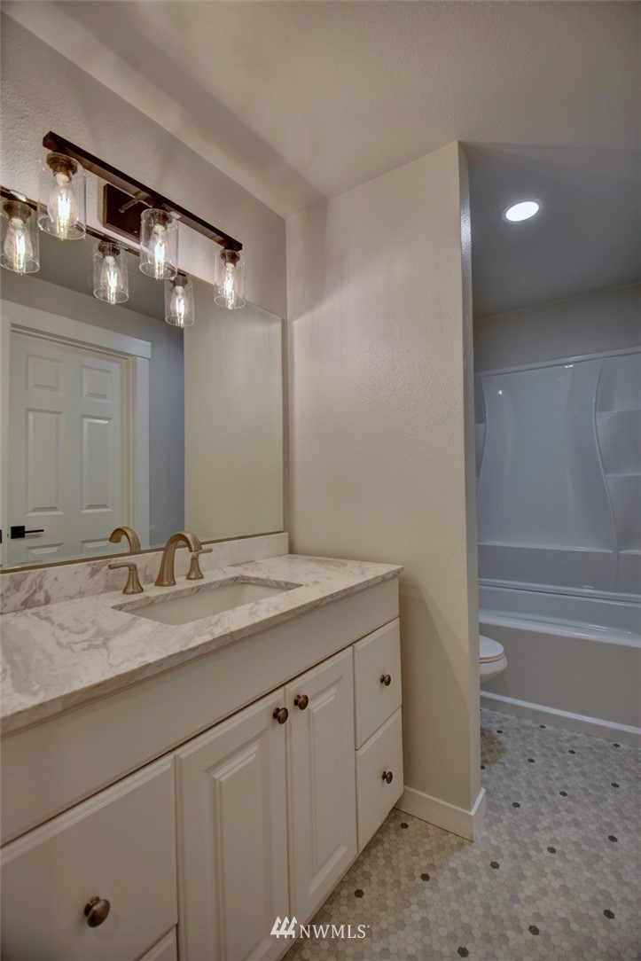 6410 Zangle Road Northeast Olympia, WA 98506 - Photo 12 of 21 Gallery Image 12
