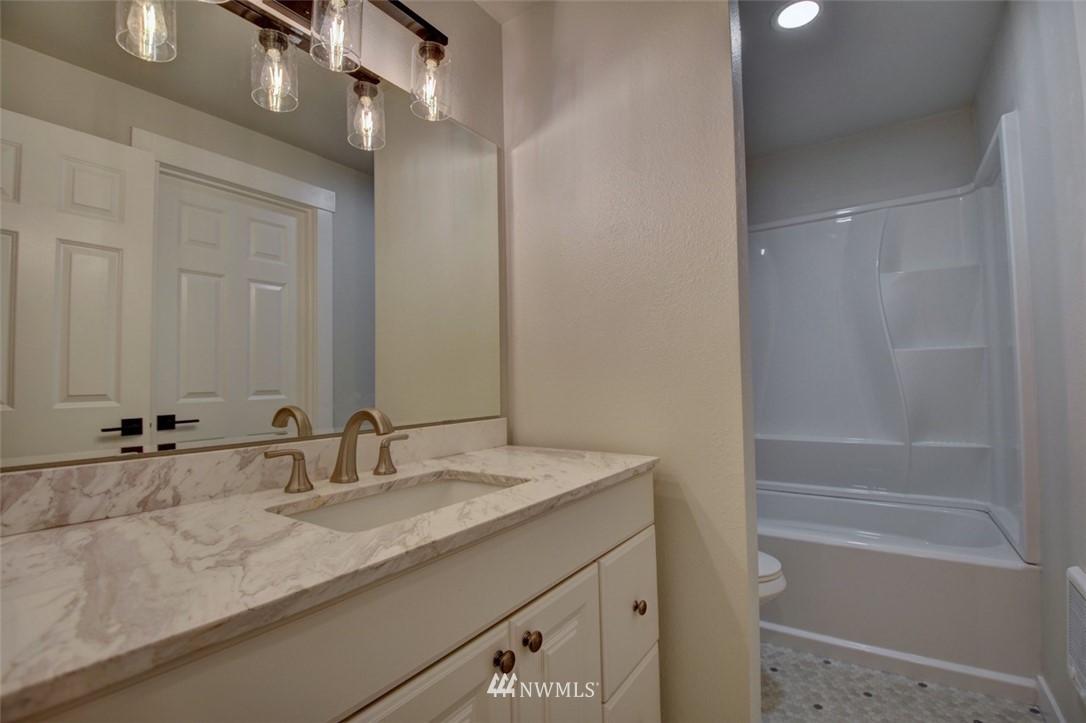 6410 Zangle Road Northeast Olympia, WA 98506 - Photo 13 of 21 Gallery Image 13