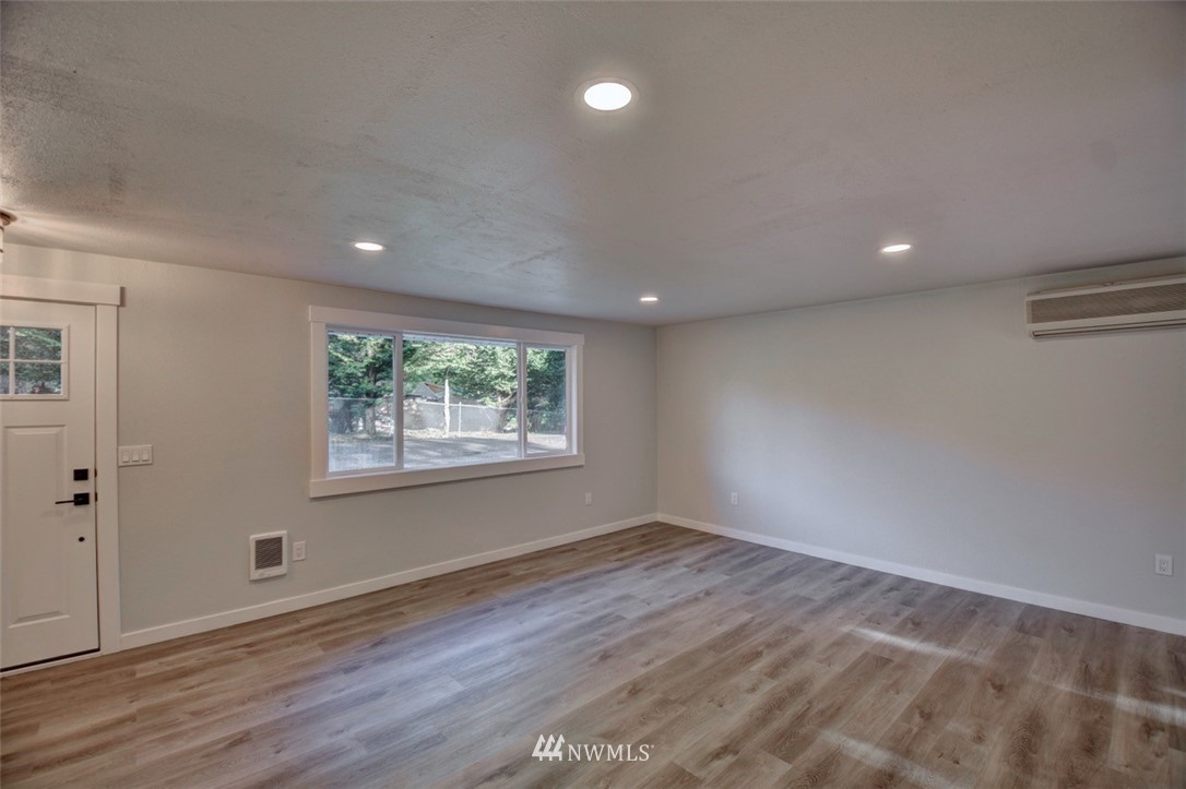 6410 Zangle Road Northeast Olympia, WA 98506 - Photo 4 of 21 Gallery Image 4