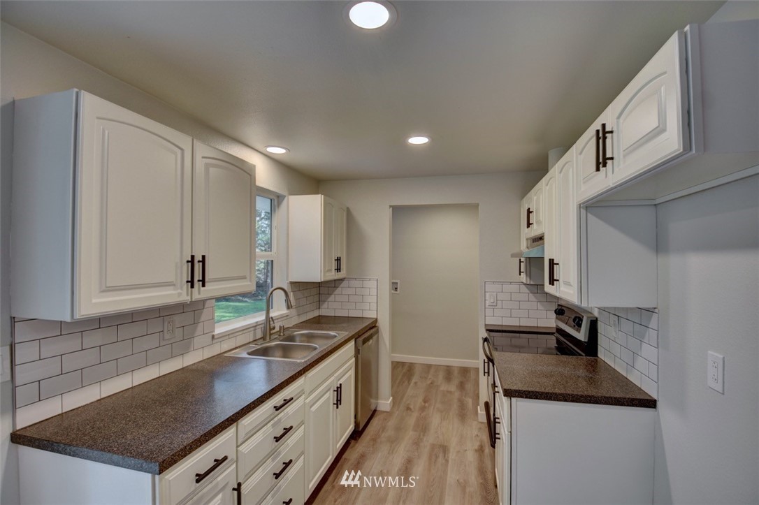 6410 Zangle Road Northeast Olympia, WA 98506 - Photo 5 of 21 Gallery Image 5