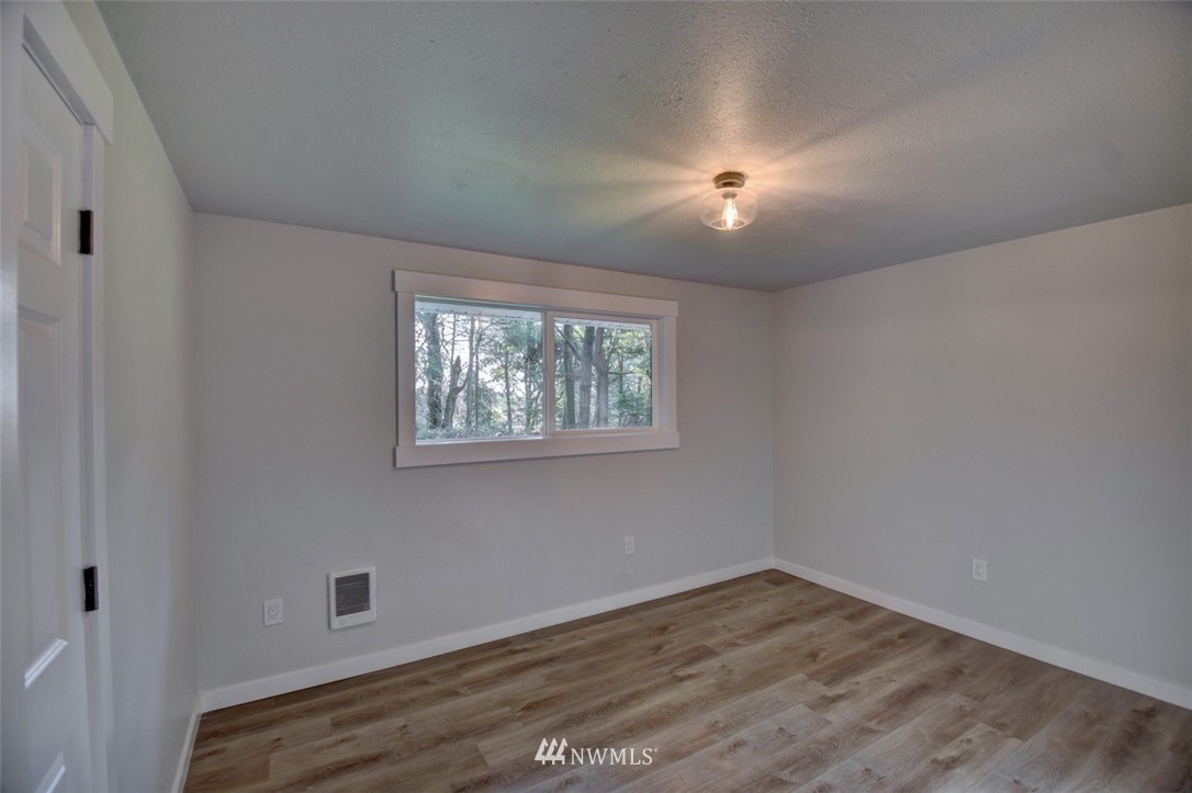 6410 Zangle Road Northeast Olympia, WA 98506 - Photo 9 of 21 Gallery Image 9