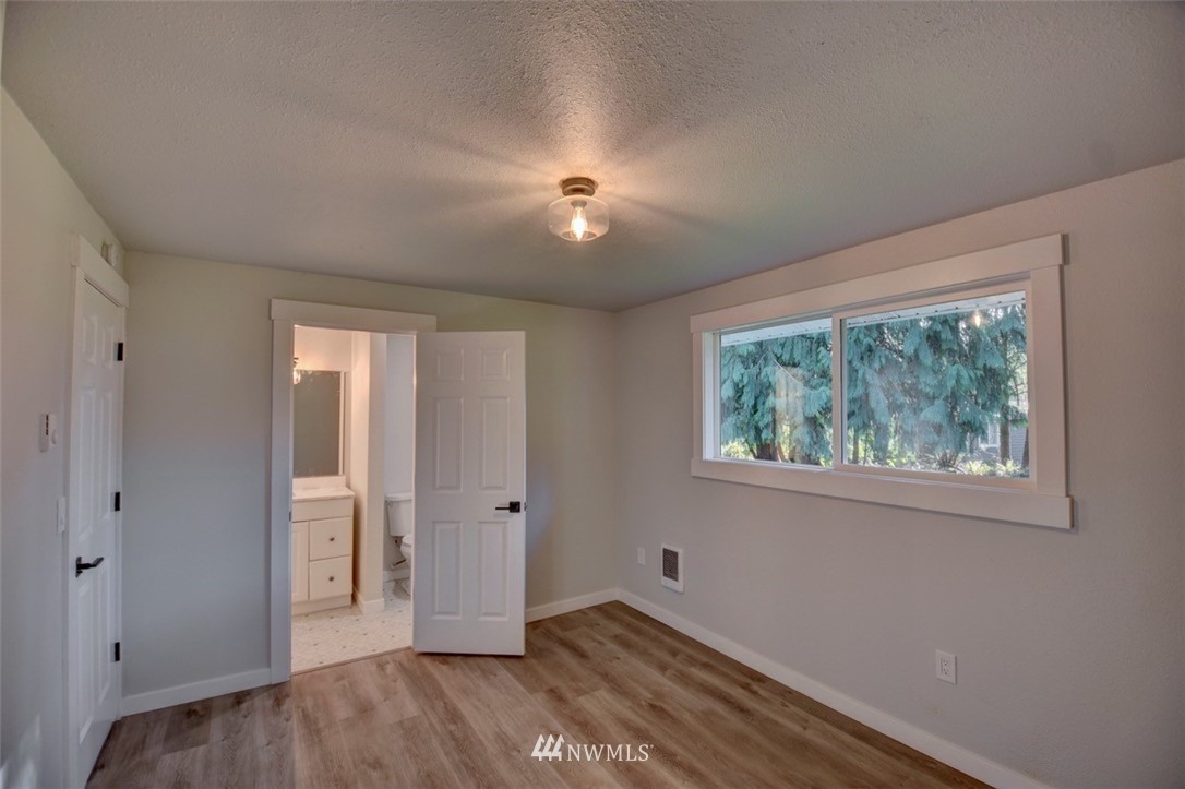 6410 Zangle Road Northeast Olympia, WA 98506 - Photo 10 of 21 Gallery Image 10