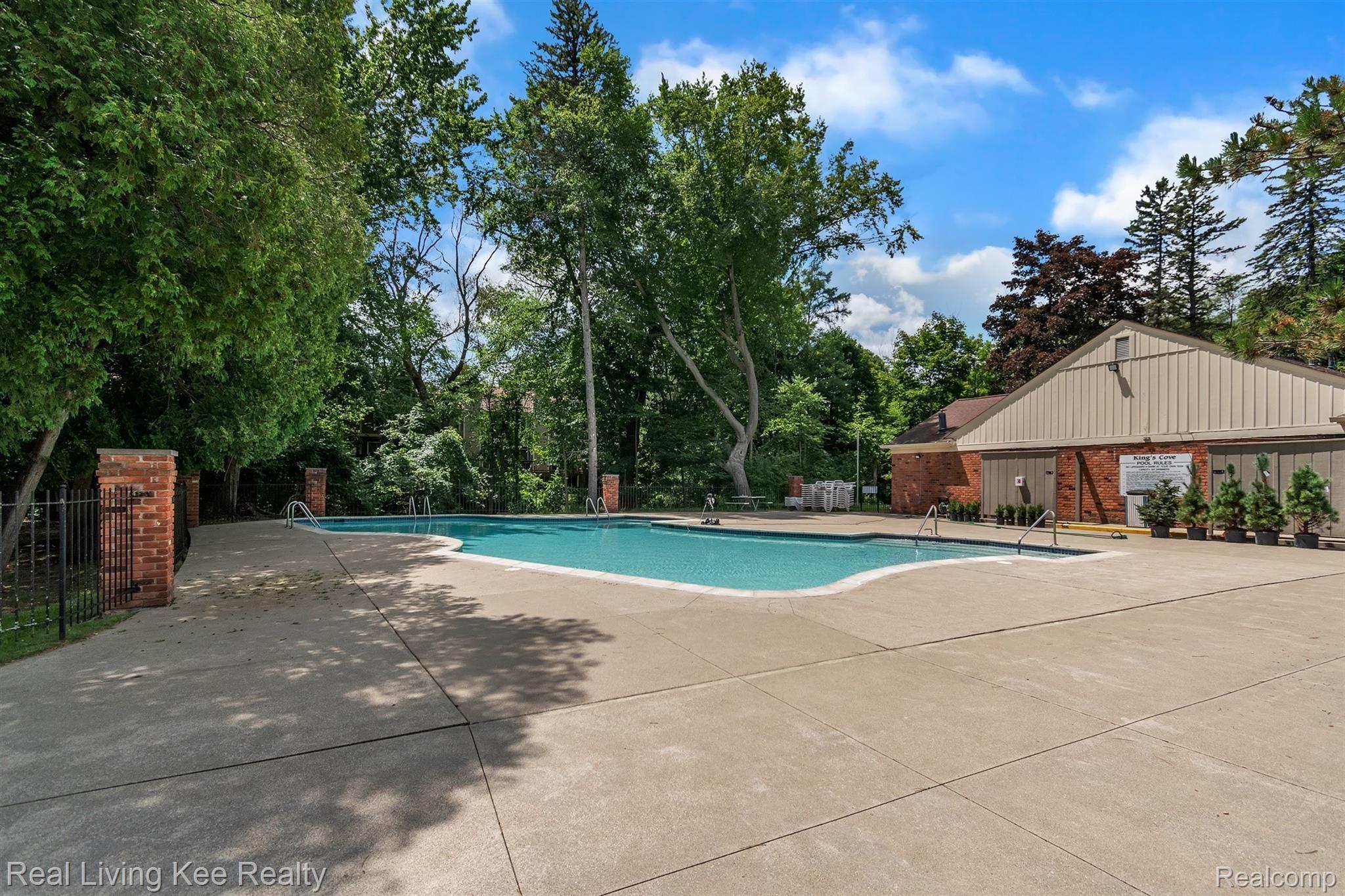 1594 Ravine Lane Rochester, MI 48306 - Photo 28 of 32 Kingscovepool.jpg
