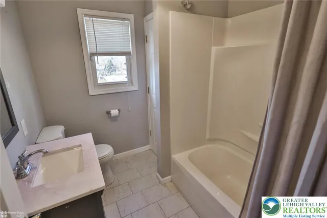 $3,200 | 2811 Kingsview Avenue, Easton, PA 18045