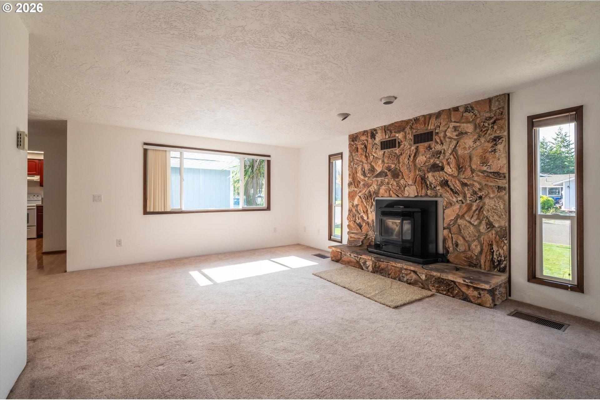 445 Camellia Court Reedsport, OR 97467 - Photo 10 of 44 Gallery Image 10
