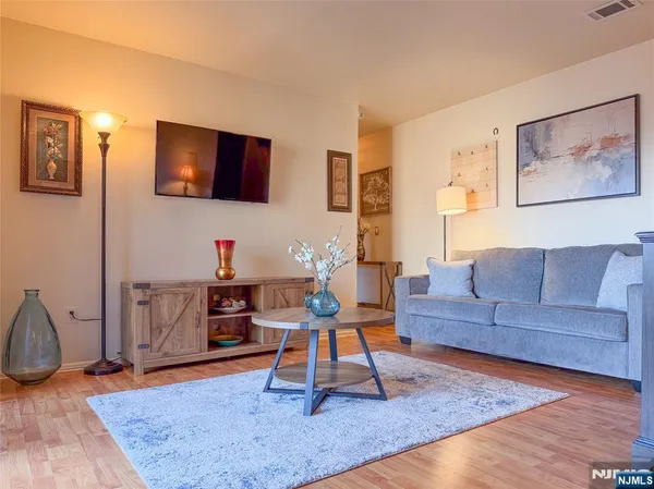 $1,995 | 700 Schuyler Avenue, Unit A21, Kearny, NJ 07032