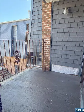 $1,995 | 700 Schuyler Avenue, Unit A21, Kearny, NJ 07032
