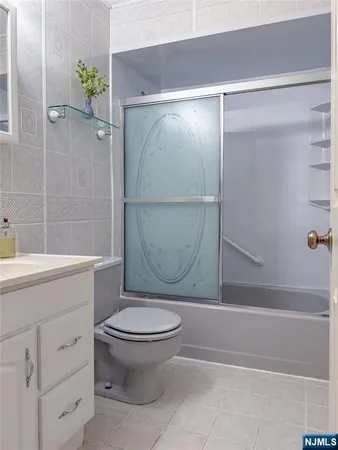 $1,995 | 700 Schuyler Avenue, Unit A21, Kearny, NJ 07032