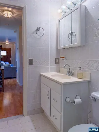 $1,995 | 700 Schuyler Avenue, Unit A21, Kearny, NJ 07032