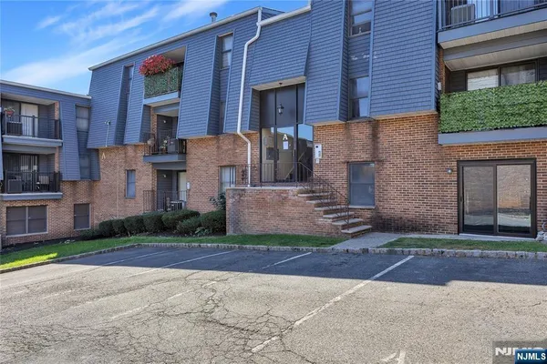 $1,995 | 700 Schuyler Avenue, Unit A21, Kearny, NJ 07032