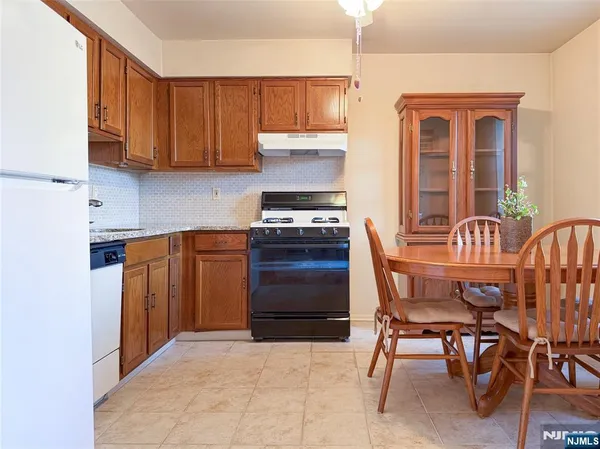 $1,995 | 700 Schuyler Avenue, Unit A21, Kearny, NJ 07032