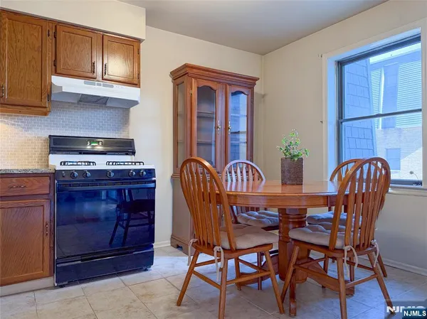 $1,995 | 700 Schuyler Avenue, Unit A21, Kearny, NJ 07032