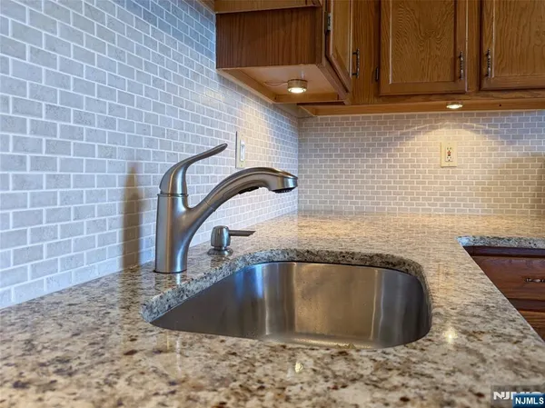 $1,995 | 700 Schuyler Avenue, Unit A21, Kearny, NJ 07032