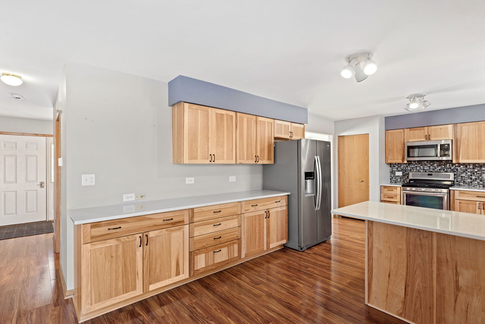 1136 10 Pin Lane Zion, IL 60099 - Photo 7 of 33