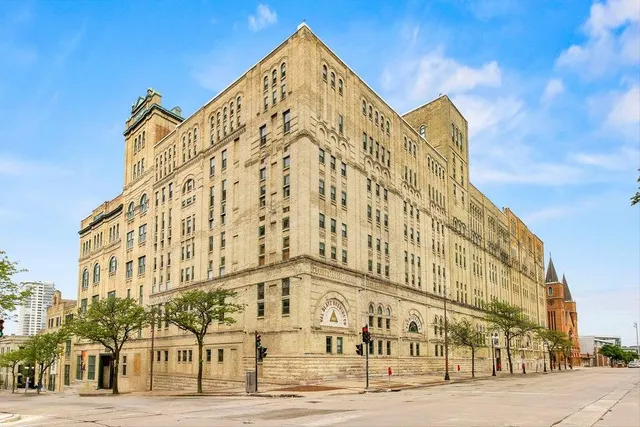 $1,650 | 270 East Highland Avenue, Unit 632, Milwaukee, WI 53202