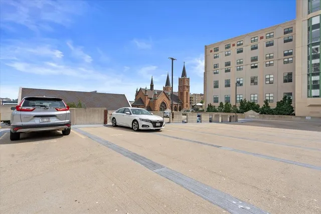 $1,650 | 270 East Highland Avenue, Unit 632, Milwaukee, WI 53202