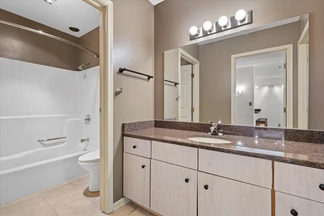 $1,650 | 270 East Highland Avenue, Unit 632, Milwaukee, WI 53202