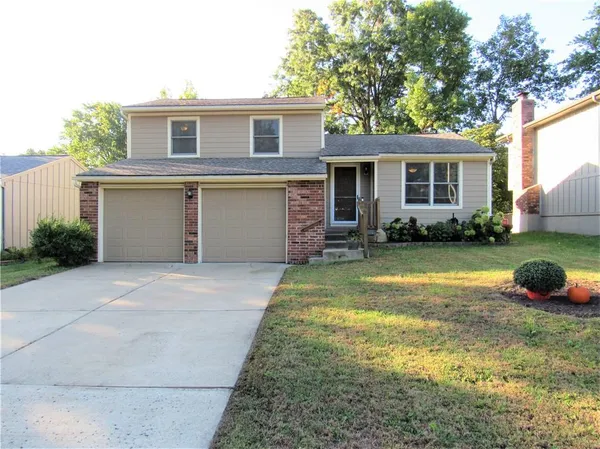 $320,000 | 16605 West 125th Street, Olathe, KS 66062