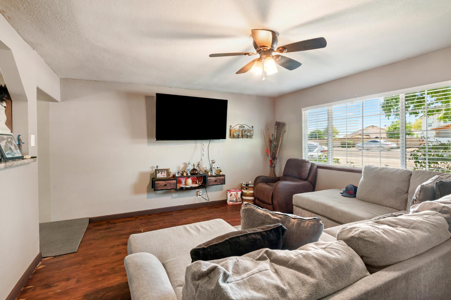 155 North Mercey Springs Road Los Banos, CA 93635 - Photo 8 of 22