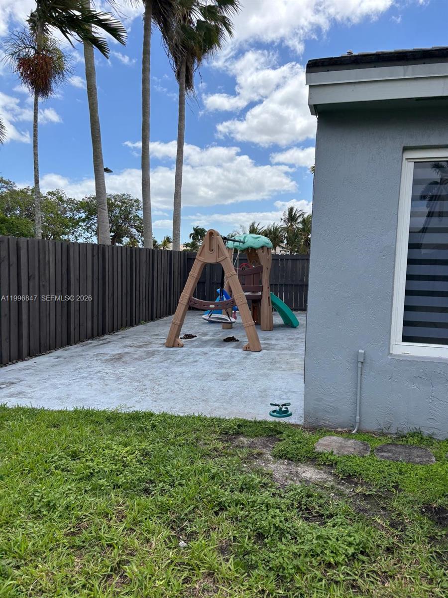 15891 Southwest 76th Street Miami, FL 33193 - Photo 34 of 35