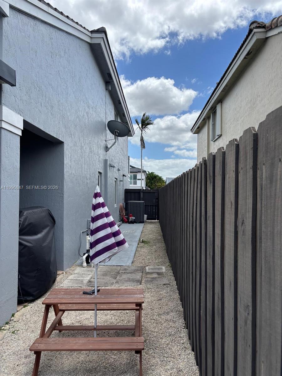 15891 Southwest 76th Street Miami, FL 33193 - Photo 35 of 35